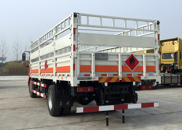 東風(fēng)天錦6.6米8.6噸氣瓶運(yùn)輸車(chē)