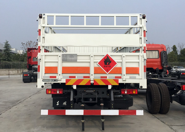 東風(fēng)天錦6.6米8.6噸氣瓶運(yùn)輸車(chē)